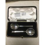 A PAIR OF SILVER PRESERVE SPOONS, HALLMARKED SHEFFIELD 1939 BY COOPER BROTHERS AND SONS LTD, IN