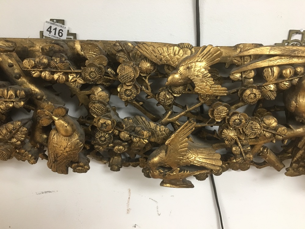 A CARVED WOODEN GILT WALL PLAQUE OF BIRDS AMONGST BRANCHES, 103CM WIDE - Image 3 of 4