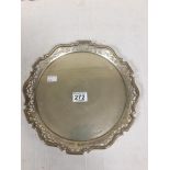 AN EARLY 20TH CENTURY SILVER SALVER OF CIRCULAR FORM WITH PIERCED BORDER, HALLMARKED BIRMINGHAM 1924