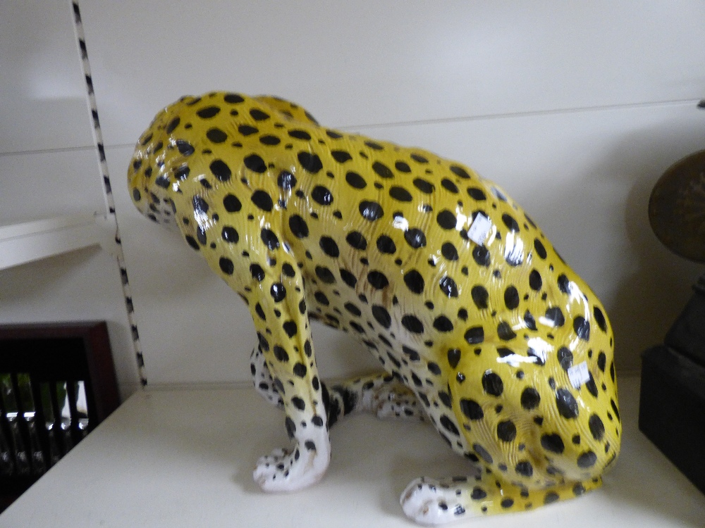 A LARGE EUROPEAN TERRACOTTA FIGURE OF A CHEETAH, UNKNOWN MAKER, 43CM HIGH - Image 2 of 3