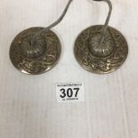 A PAIR OF CHINESE METAL ORIENTAL CHIMIING DISKS, EACH 7.5CM IN DIAMETER