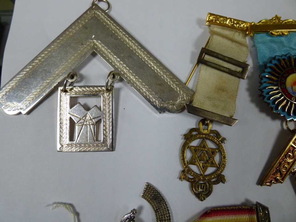 GROUP OF VINTAGE MASONIC JEWELS FROM THE 1980'S AND 90'S - Image 3 of 3