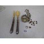 MIXED ITEMS, INCLUDING 925 SILVER RING, WHITE METAL HANDLED SALAD SERVERS, A SILVER PLATED DISH