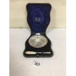 AN EDWARDIAN SILVER BUTTER DISH IN THE FORM A SHELL WITH MATCHING BUTTER KNIFE, HALLMARKED