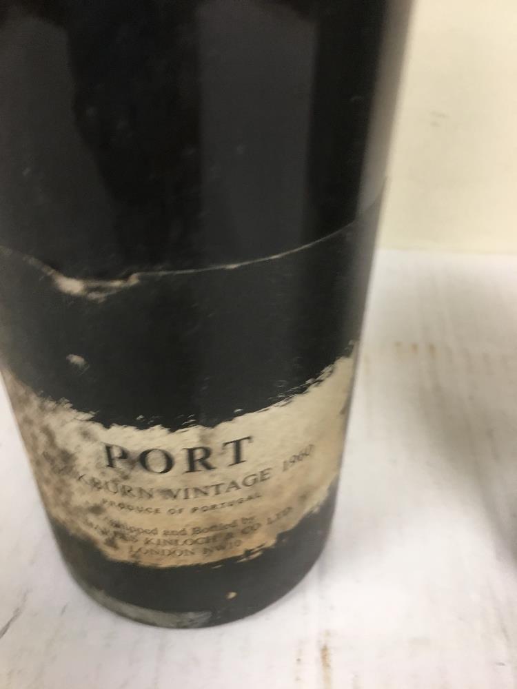 TWO BOTTLES OF VINTAGE PORT; WARRE VINTAGE 1963 AND COCKBURN VINTAGE 1960, BOTH SHIPPED AND - Image 3 of 5