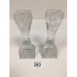 A PAIR OF ART DECO CUT GLASS CANDLESTICKS, 18.5CM HIGH