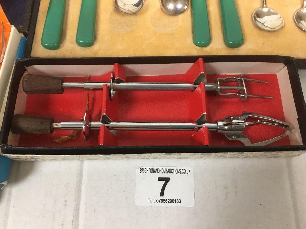 CASED SET OF SIX SILVER PLATE COFFEE SPOONS AND MATCHING KNIVES, BOX OF STAINLESS STEEL COCKTAIL - Image 3 of 7
