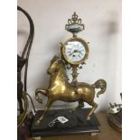 BRASS AND BLACK SLATE MANTLE CLOCK STATUE OF A HORSE IN A QUARTZ MOVEMENT 49 CMS