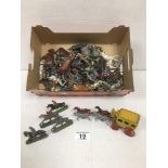 BOX OF VINTAGE LEAD ANIMALS AND FIGURES INCLUDINGS BRITAINS