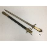 AN ENGLISH NAVAL OFFICERS SWORD WITH BRASS AND LEATHER MOUNTED SCABBARD, 64CM LONG