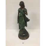 A LARGE LATE 19TH/EARLY 20TH CENTURY BRONZE FIGURE DEPICTING A YOUNG LADY HOLDING A MANDOLIN,