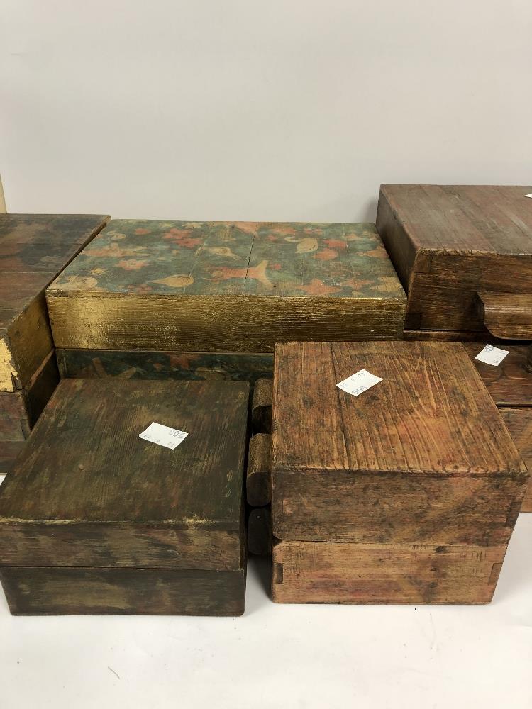 EIGHT VINTAGE BOXES - Image 8 of 26