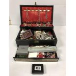 A QUANTITY OF VINTAGE COSTUME JEWELLERY INCLUDING NECKLACES, BANGLES AND EARRINGS, ALSO INCLUDING