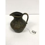 A HEAVY BRONZE POURING VESSEL, 11.5CM HIGH