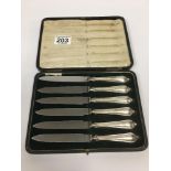 A SET OF SIX SILVER HANDLED DESSERT KNIVES BY MAPPIN & WEBB, IN ORIGINAL FITTED CASE