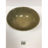 AN ANTIQUE CHINESE CELADON GLAZE BOWL OF CIRCULAR FORM, 20CM DIAMETER