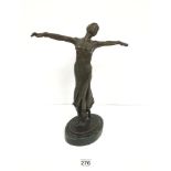 AN EARLY 20TH CENTURY BRONZE FIGURE OF A DANCING LADY IN ART DECO DRESS, SIGNED TO BASE "B.C ZHENG",