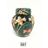 A MODERN MOORCROFT LIDDED VASE DECORATED WITH FLORAL SCENES INCLUDING DAFFODILS, MAKERS MARKS TO
