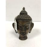 AN ORIENTAL BRONZE HEAD OF A BUDDHA, 15CM HIGH