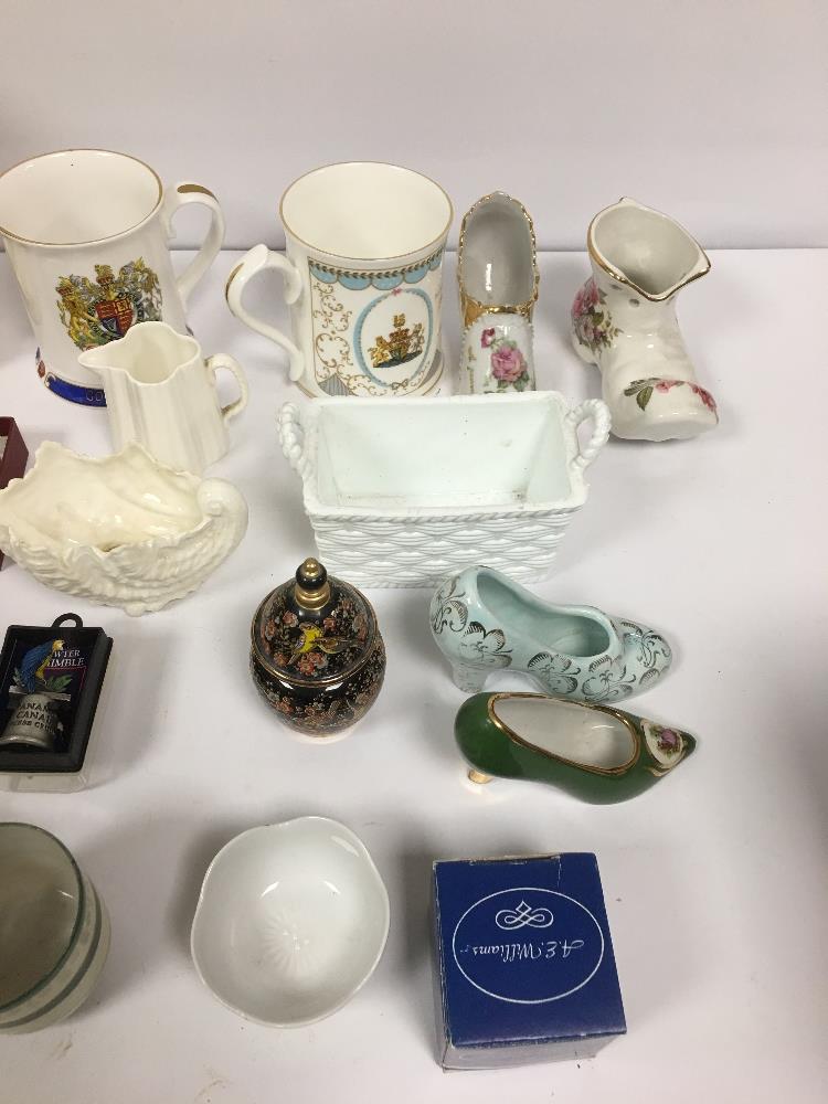 A MIXED GROUP OF ASSORTED CERAMICS, INCLUDING A COALPORT LADY "AGE OF ELEGANCE TEA DANCE" AND MUCH - Image 2 of 12