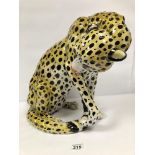 A LARGE PAINTED AND GLAZED CERAMIC FIGURE OF A CHEETAH, 43CM HIGH