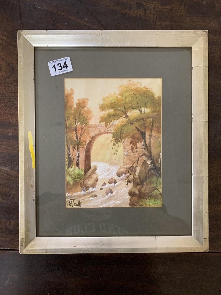 A SIGNED LANDSCAPE OF A RIVER RUNNING UNDER A BRIDGE WATERCOLOUR GOUACHE SCENE IN A GLAZED GILT