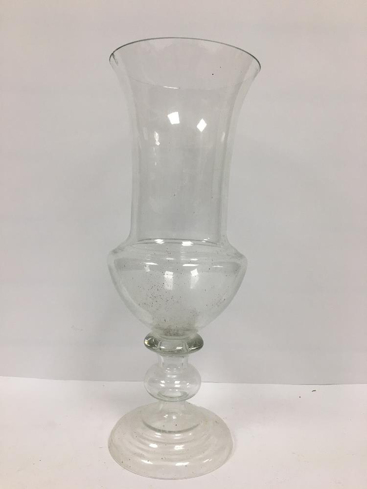 A LARGE GLASS VASE IN THE SHAPE OF A WINE VESSEL, 46.5CM HIGH (AF) - Image 2 of 2