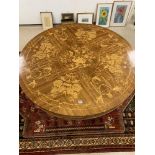 A LARGE ROUND ITALIAN SORRENTO WARE STYLE TABLE WITH INLAID DETAILING THROUGHOUT, 150CM DIAMETER