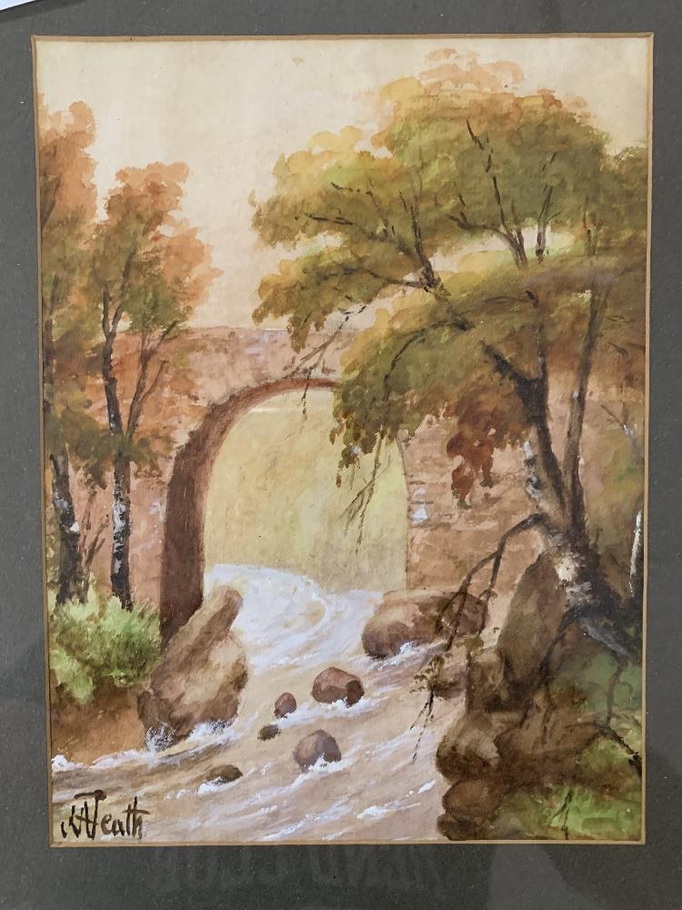 A SIGNED LANDSCAPE OF A RIVER RUNNING UNDER A BRIDGE WATERCOLOUR GOUACHE SCENE IN A GLAZED GILT - Image 2 of 5