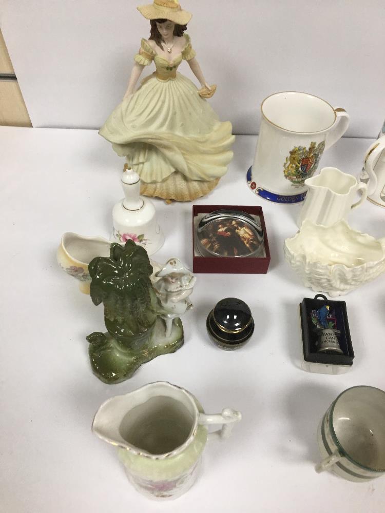 A MIXED GROUP OF ASSORTED CERAMICS, INCLUDING A COALPORT LADY "AGE OF ELEGANCE TEA DANCE" AND MUCH - Image 4 of 12