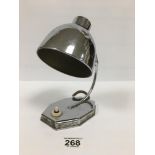 A VINTAGE CHROME DESK LAMP WITH ARTICULATED NECK AND BAKELITE SWITCH, 23.5CM HIGH
