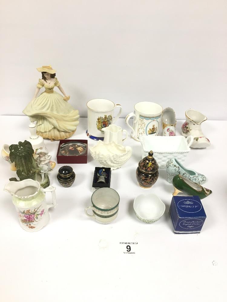 A MIXED GROUP OF ASSORTED CERAMICS, INCLUDING A COALPORT LADY "AGE OF ELEGANCE TEA DANCE" AND MUCH