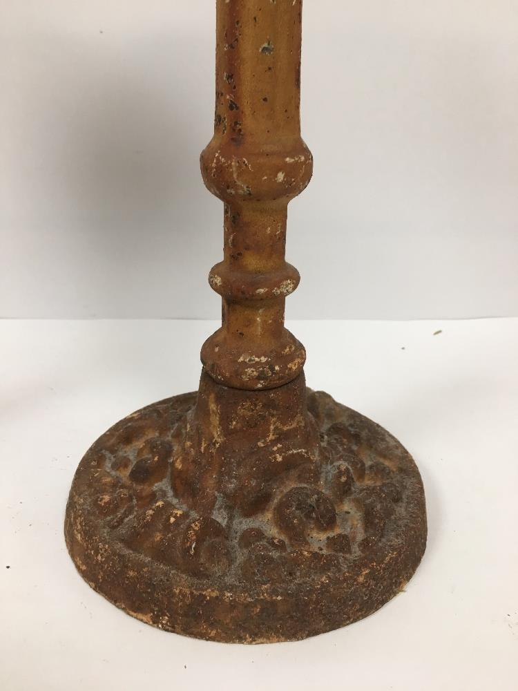 A PAIR OF SMALL HEAVY CAST IRON SPIT CANDLESTICKS, 29CM HIGH - Image 3 of 4
