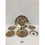 SIX PIECES OF IMARI PATTERN ROYAL CROWN DERBY, COMPRISING A DESSERT PLATE, SIDE PLATE AND FOUR PIN