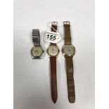 THREE VINTAGE GENTS WRISTWATCHES, COMPRISING; SEIKO AUTOMATIC 17 JEWEL, REF 7005 7130, MUDU