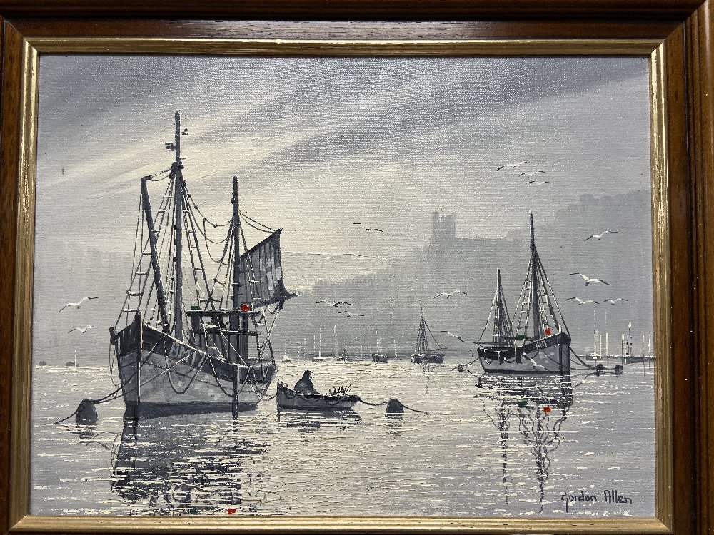 A FRAMED OIL ON CANVAS DEPICTING A HARBOUR SCENE, SIGNED TO BOTTOM RIGHT GORDON ALLEN, 49CM WIDE - Image 2 of 2