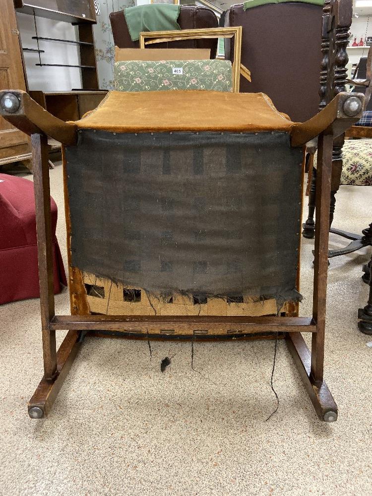 AN EDWARDIAN BROWN VELVET ARMCHAIR - Image 3 of 4