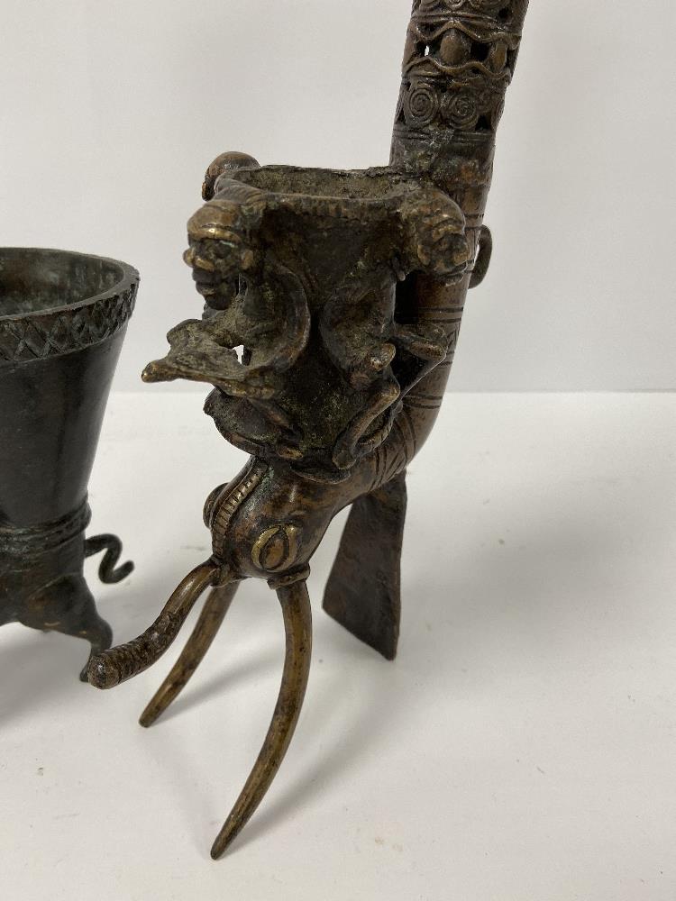 AN UNUSUAL BRONZE OPIUM PIPE IN THE FORM OF A STYLIZED BUG, TOGETHER WITH A SIMILARLY UNUSUAL BRONZE - Image 3 of 4