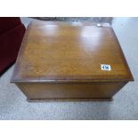 A 1960S VINTAGE OAK BIBLE BOX