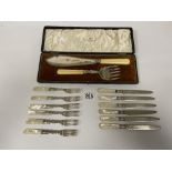 A WALKER AND HALL SILVER COLLARED FISH SERVING KNIFE AND FORK IN ORIGINAL FITTED CASE, TOGETHER WITH