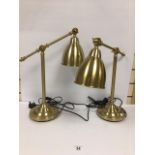 A PAIR OF BRASS ANGLEPOISE STYLE LAMPS, APPROX 42.5CM HIGH