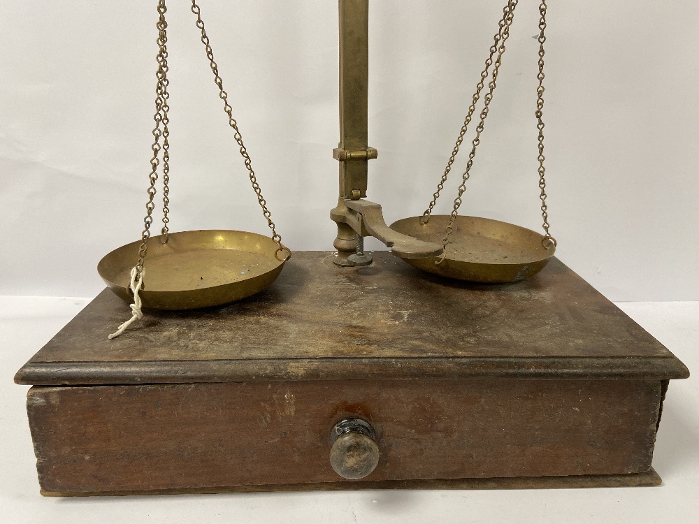 A SET OF W&T AVERY LTD WEIGHING SCALES, 71CM HIGH - Image 4 of 7