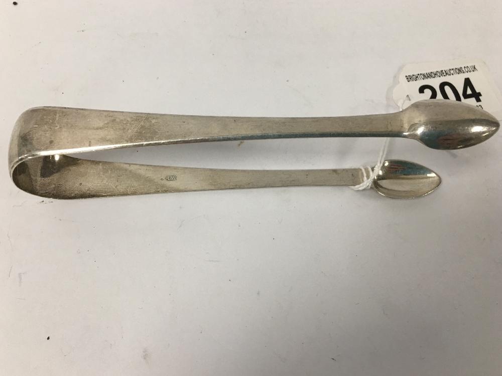 A PAIR OF GEORGE III SILVER SUGAR TONGS, HALLMARKED LONDON 1820, MAKERS MARK WE, 37G - Image 3 of 3
