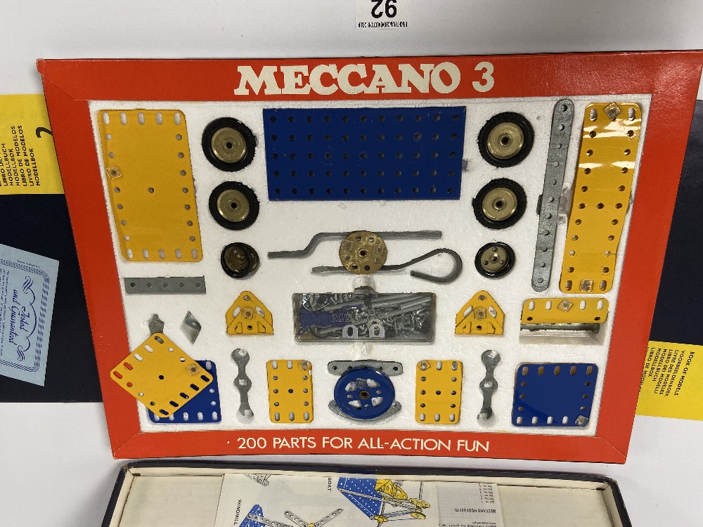 A VINTAGE MECCANO SET 3 '200 PARTS FOR REAL WORKING FUN' IN ORIGINAL BOX - Image 4 of 6