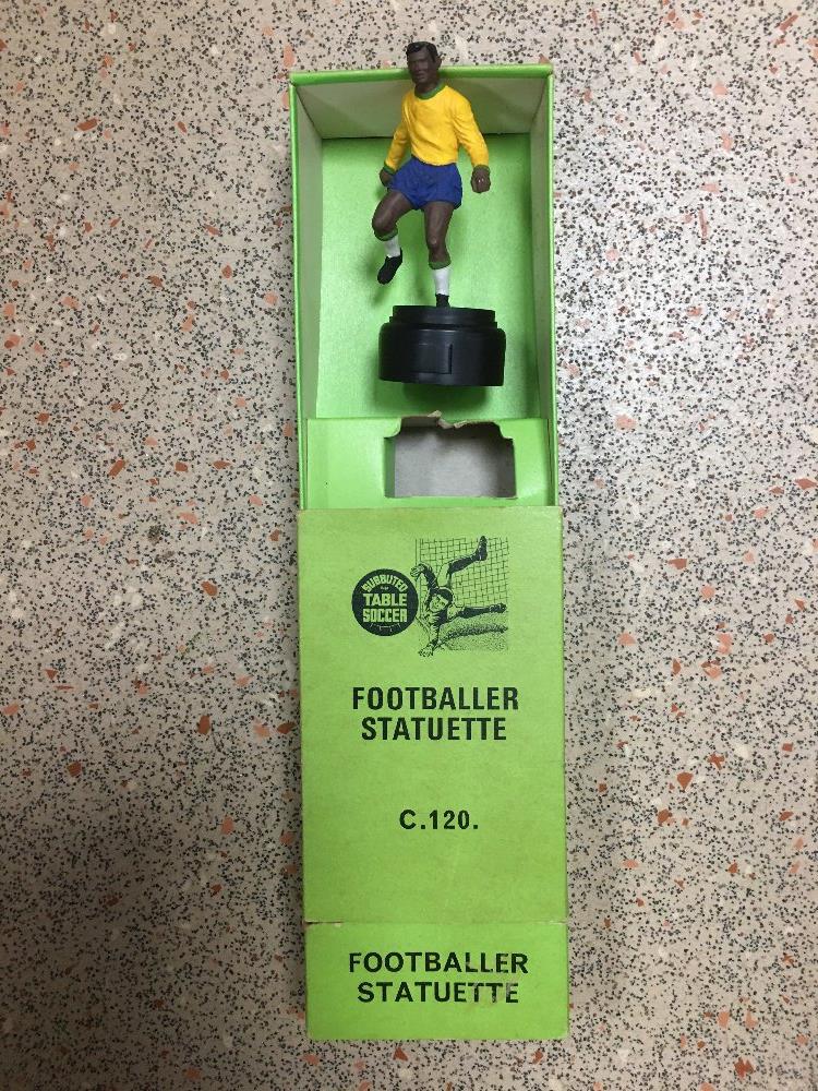 A COLLECTION OF SUBBUTEO TABLE SOCCER TOYS, INCLUDING; CONTINENTAL DISPLAY EDITION, A MATCH SCORE - Image 19 of 21