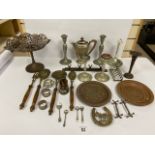 ASSORTED SILVER PLATED ITEMS, INCLUDING TOAST RACK, CANDLESTICKS, NAPKIN RINGS AND MORE, ALSO