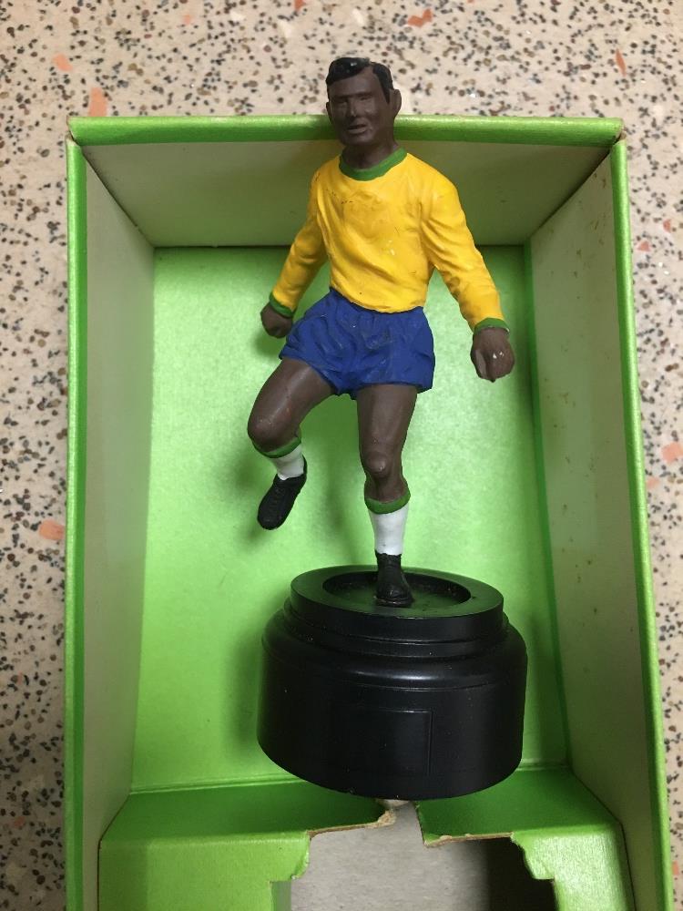 A COLLECTION OF SUBBUTEO TABLE SOCCER TOYS, INCLUDING; CONTINENTAL DISPLAY EDITION, A MATCH SCORE - Image 20 of 21