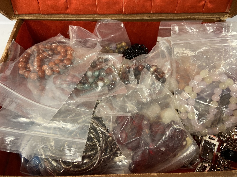 A QUANTITY OF ASSORTED COSTUME JEWELLERY, INCLUDING NUMEROUS BEAD NECKLACE AND BANGLES, WHITE - Image 2 of 2