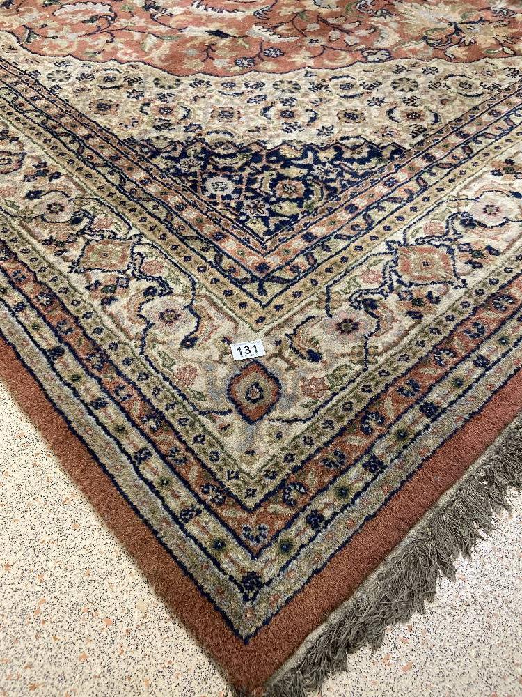 A LARGE PERSIAN MIDDLE EASTERN RUG, 327CM BY 234CM - Image 2 of 2