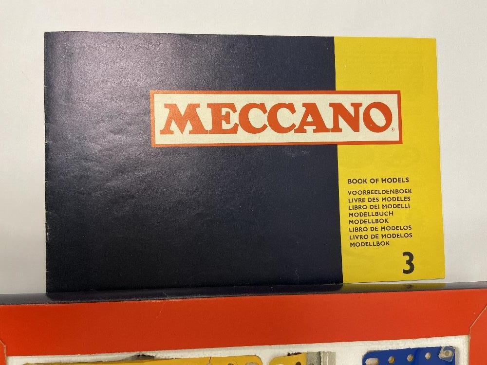 A VINTAGE MECCANO SET 3 '200 PARTS FOR REAL WORKING FUN' IN ORIGINAL BOX - Image 5 of 6